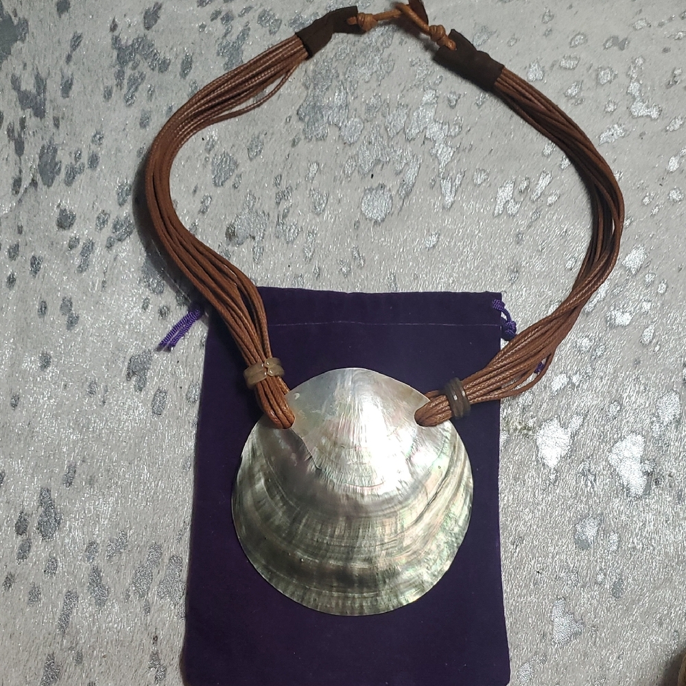 Elegant Silver Shell Clutch with Brown Accents